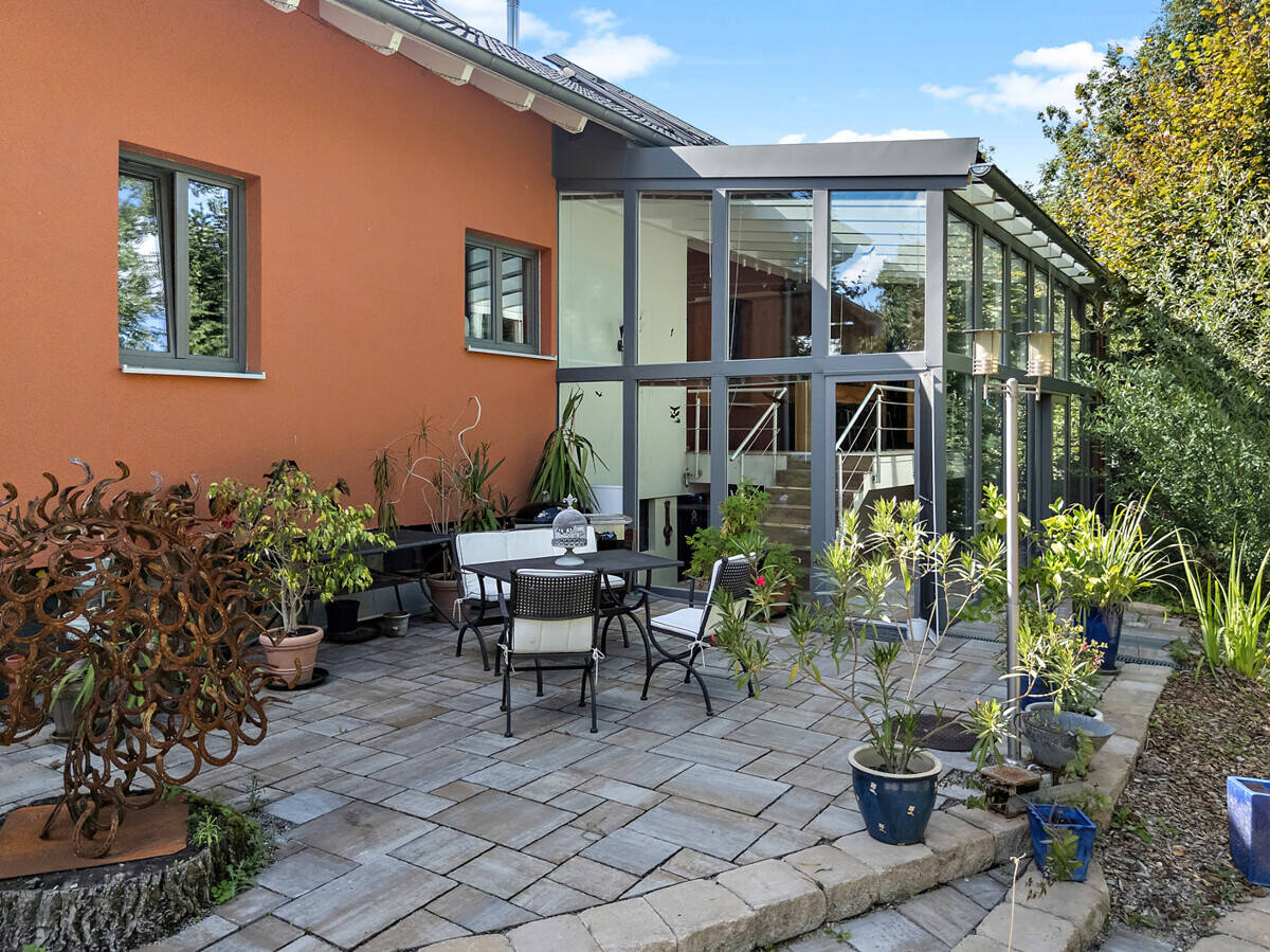 Exklusive Villa auf einzigartigem Grundstück in Affing, 86444 Affing