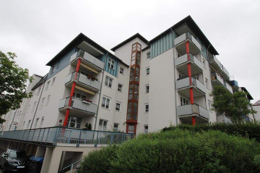 Objekt-Nr.: 2326 – Schöne bezugsfreie 1-Zimmer-ETW im 1. OG mit Wanne, Balkon – Neubau 1994 – und Fahrstuhl in Plauen, 8529 Plauen