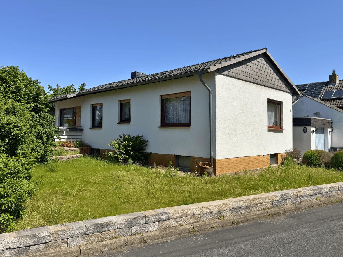 Wohnen mit Bungalow-Charakter: gepflegtes 1 Familienhaus in ruhiger Lage von Braunschweig Dibbesdorf., 38108 Braunschweig