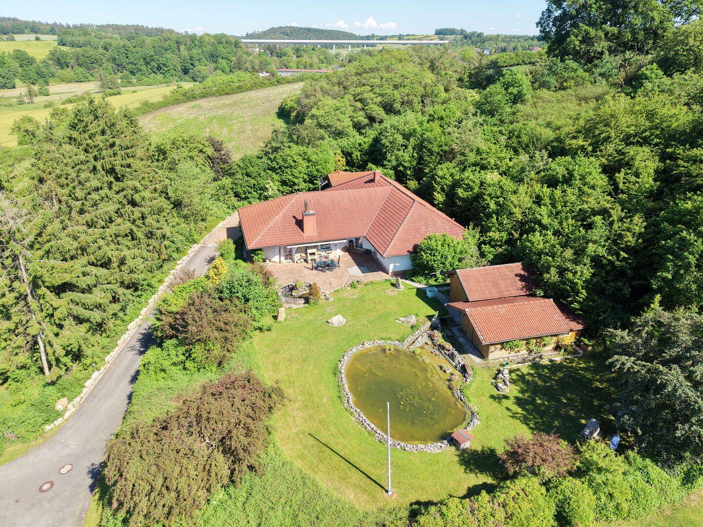 Liebenswerter Bungalow auf Traum-Grundstück!, 96253 Untersiemau