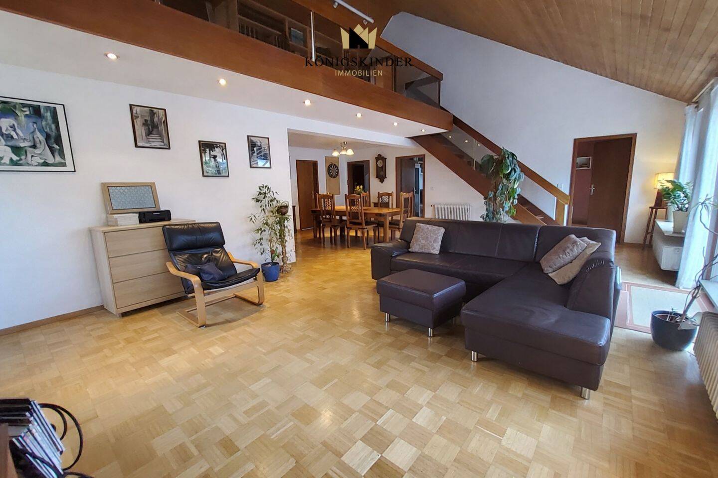 RUHIGE 2.REIHE-LAGE! Riesige 4,5 Zi.-Maisonette-ETW TG,EBK,Balkon,XL-Hobbyraum, 2 Keller,Gem.Garten