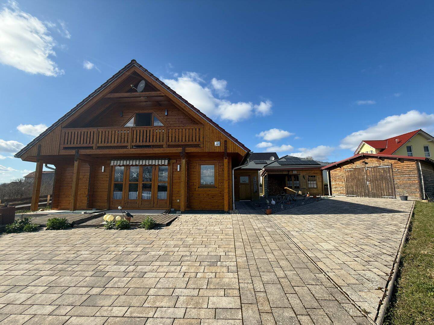 **Holz-Blockhaus in ruhiger Feldrandlage am Rande der Rhön / Dauerhaft Wohnen oder Ferienhaus**, 98631 Grabfeld