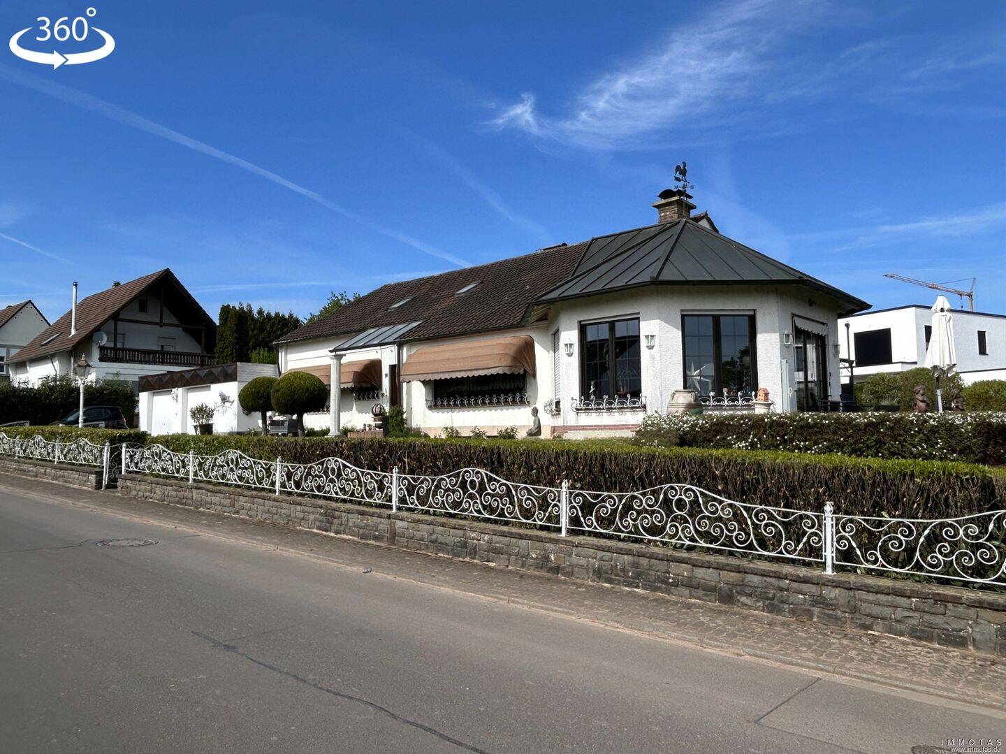 Repräsentatives Ein- bis Zweifamilienhaus mit Garten und Doppelgarage, 54516 Flußbach