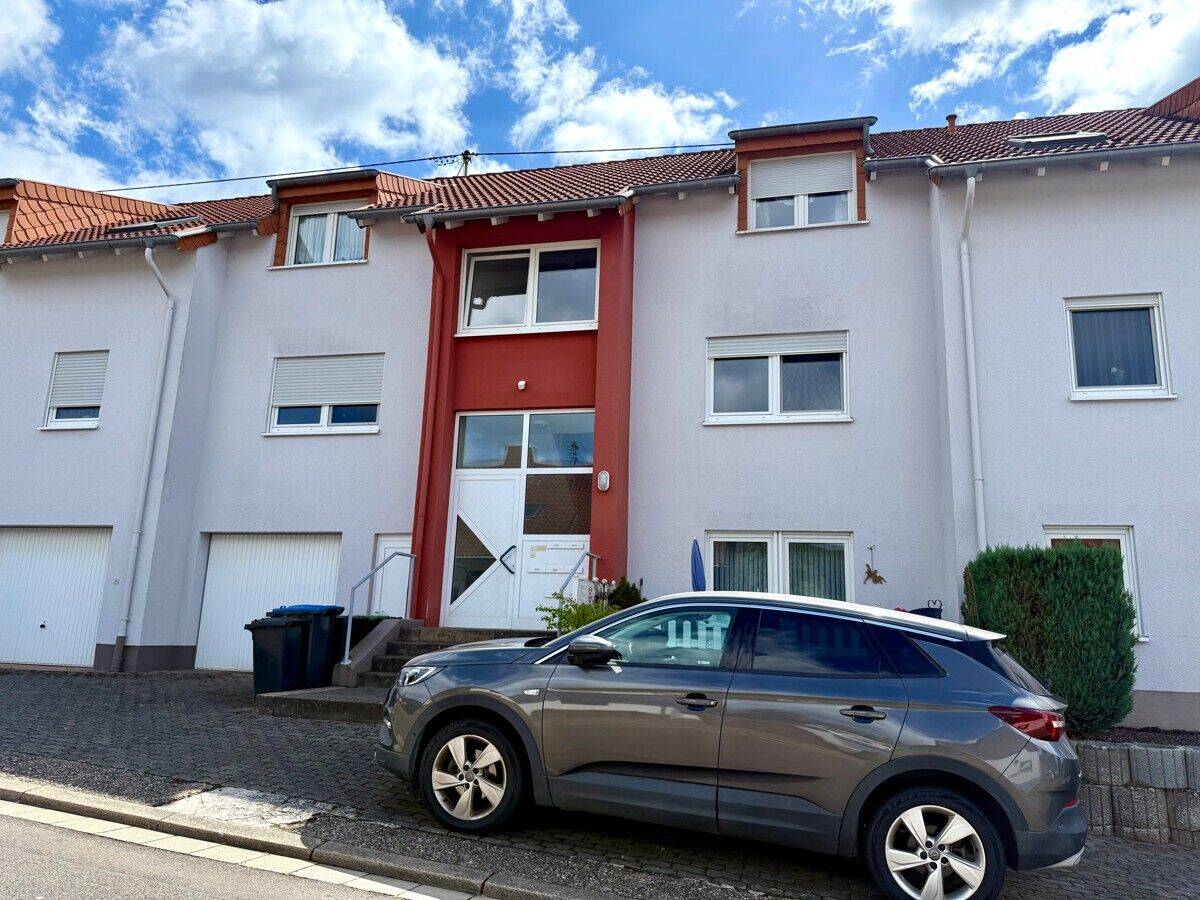 Gepflegte 3ZKB Eigentumswohnung mit Balkon in zentraler Lage von Beckingen, 66701 Beckingen