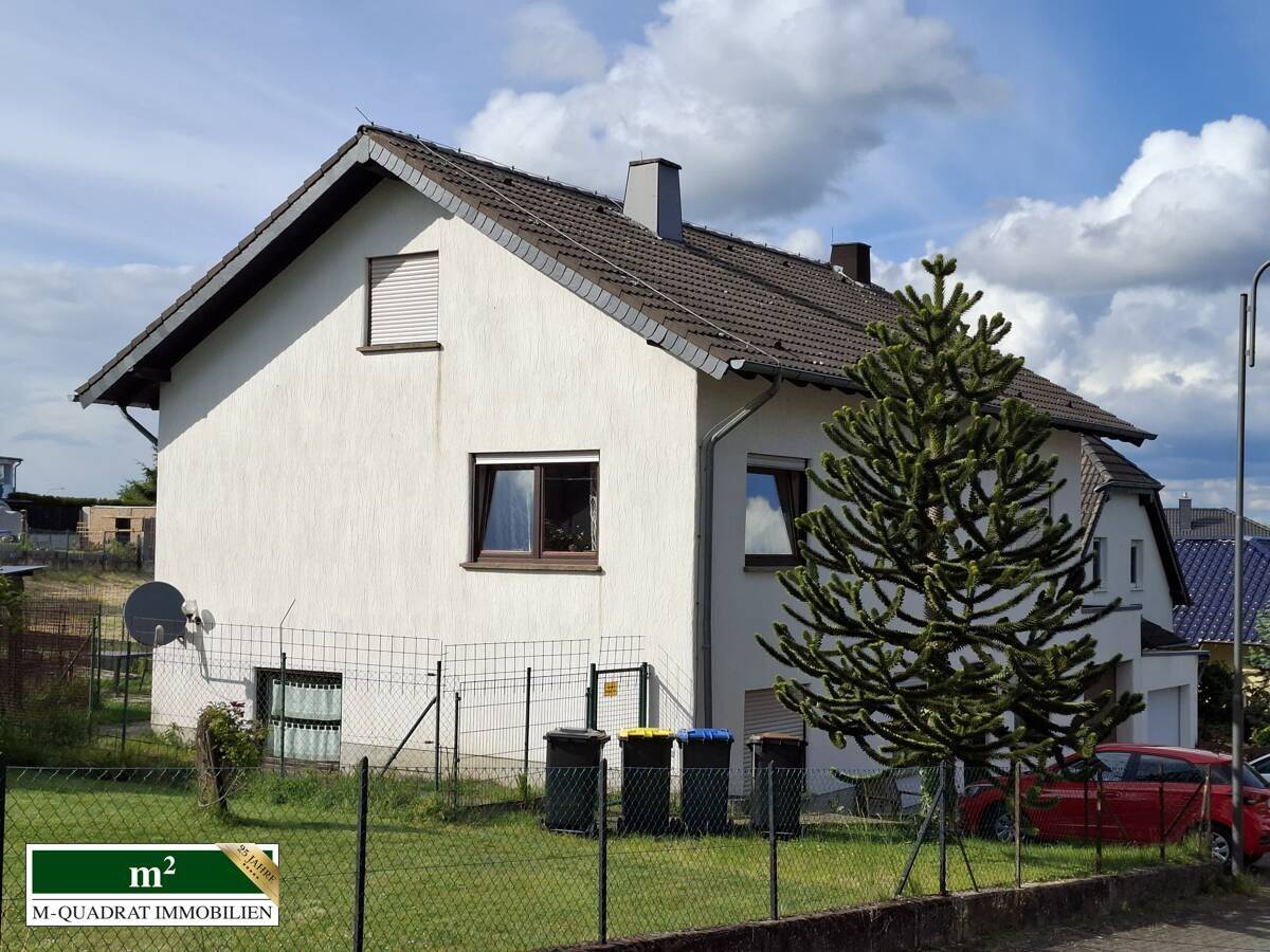 Einfamilienhaus mit Einliegerwohnung in leichter Hanglage, 56651 Brenk