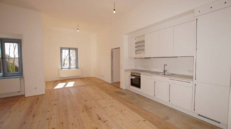 Schöne 3 Zimmer-Wohnung im Schloss Geltolfing, 94330 Aiterhofen