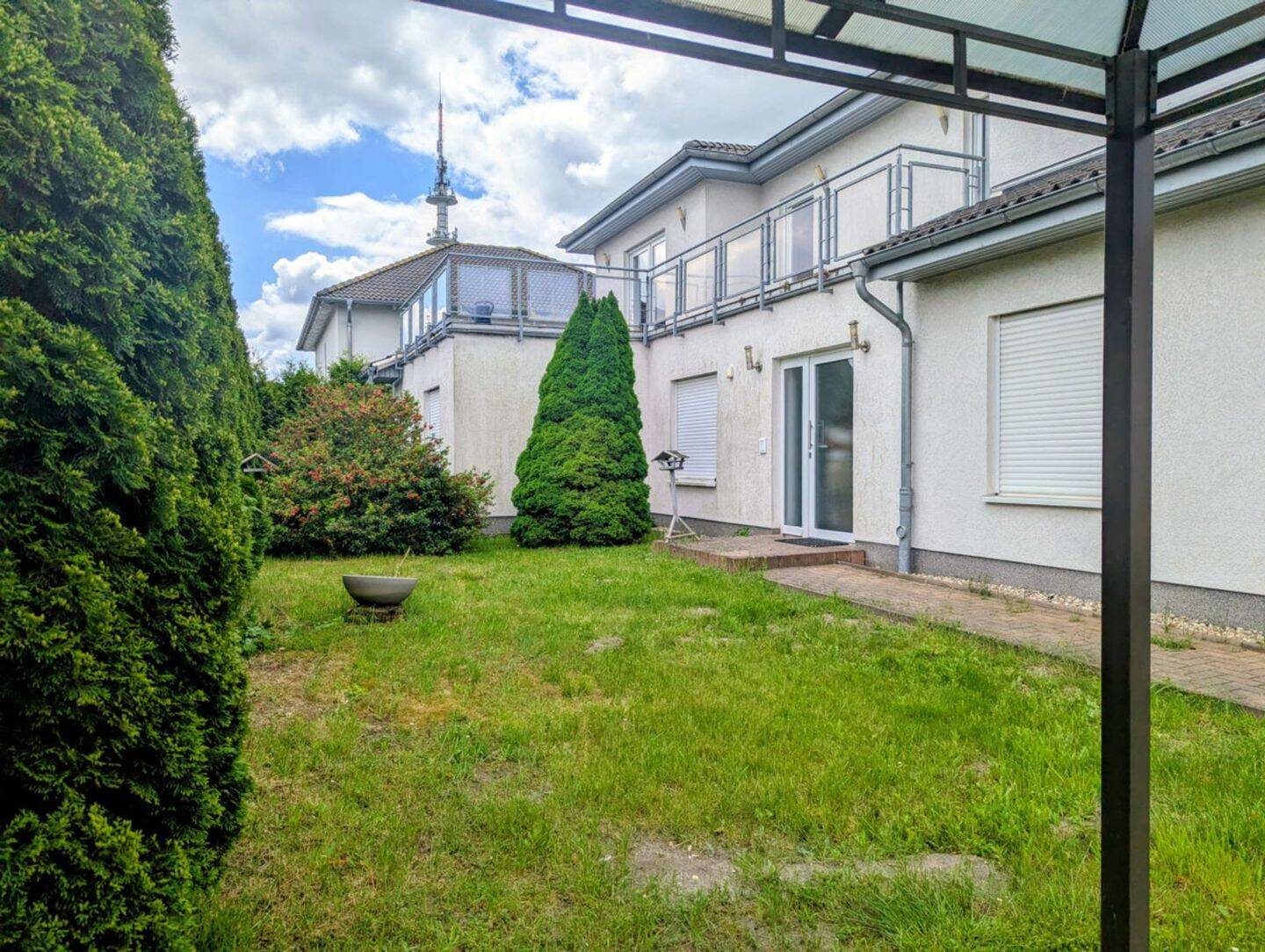 Großzügige 3-Zimmer-Wohnung mit 167 m², großer Ost-Terrasse und Garten, 38350 Helmstedt