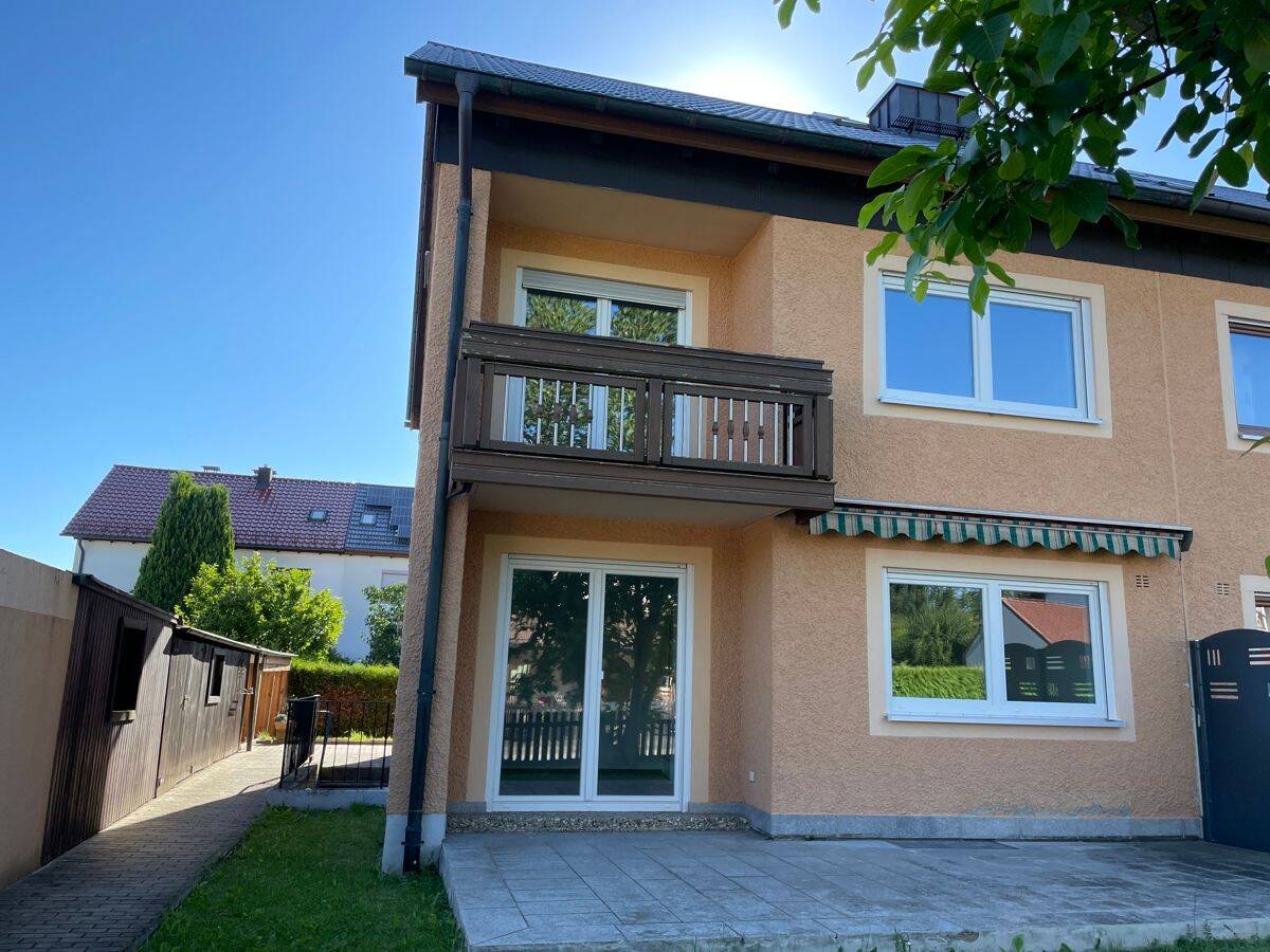 Familienfreundliche Doppelhaushälfte mit Garten und Terrasse in Tirschenreuth zu vermieten, 95643 Tirschenreuth