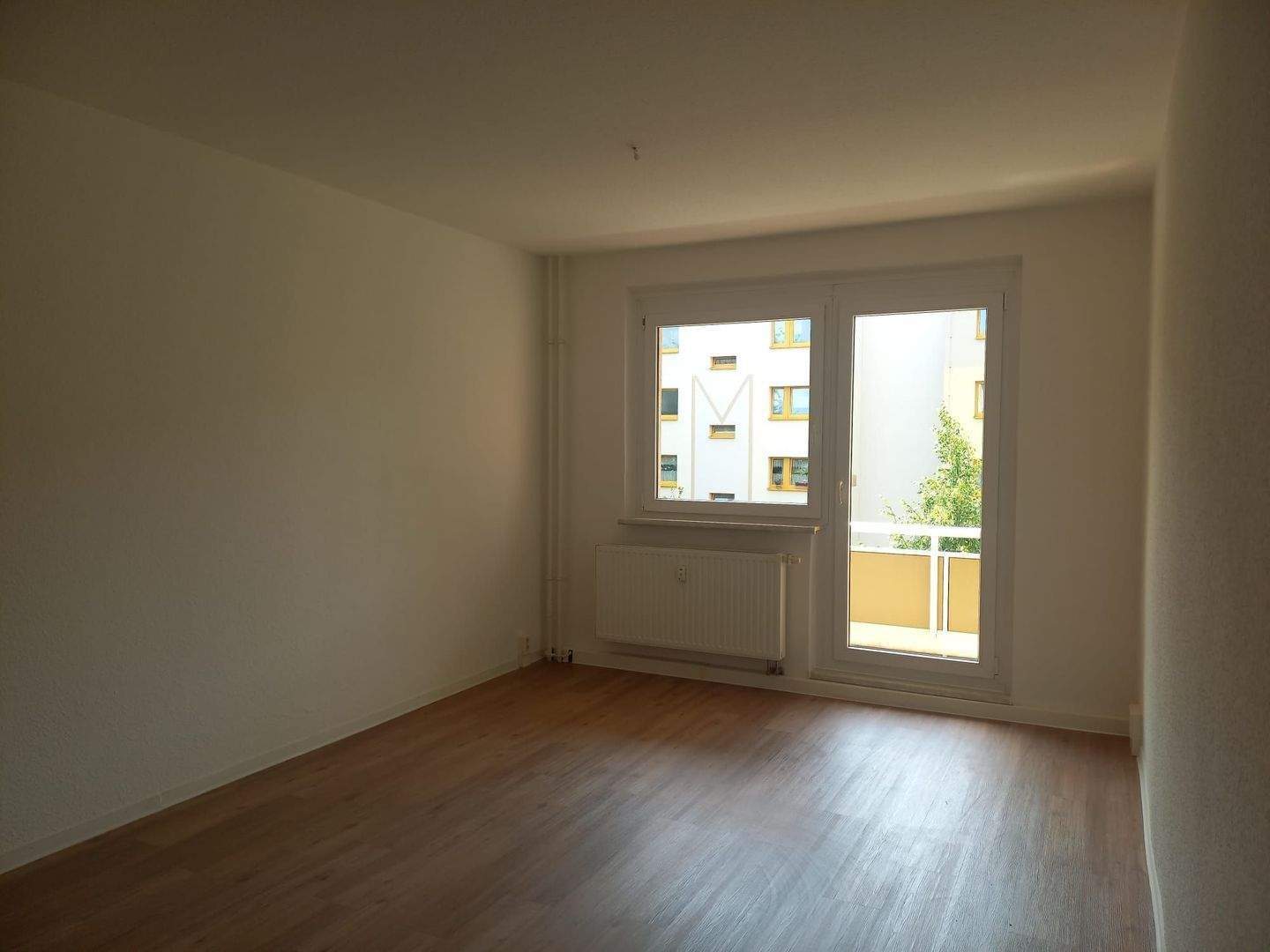Nur 50% der Kaltmiete für 6 Monate zahlen! 2 Zimmer, Balkon, Tageslichtbad mit Wanne, 4720 Döbeln