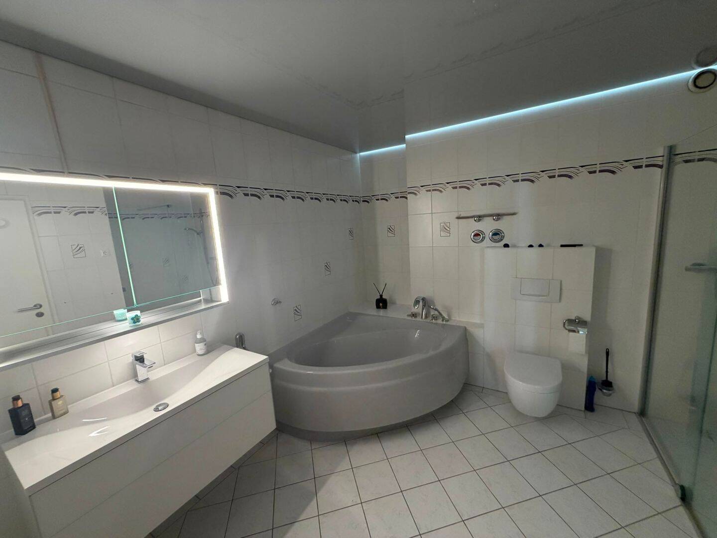 Maisonette mit Hauscharakter | 120 m² | Terrasse | Loggia | Stellplatz, 61381 Friedrichsdorf