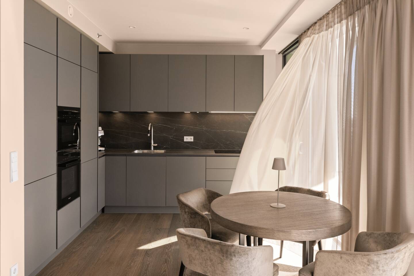 Designwohnung im Grand Tower mit Concierge und weitblick – 60327 Frankfurt am Main – Bild 1 von 1