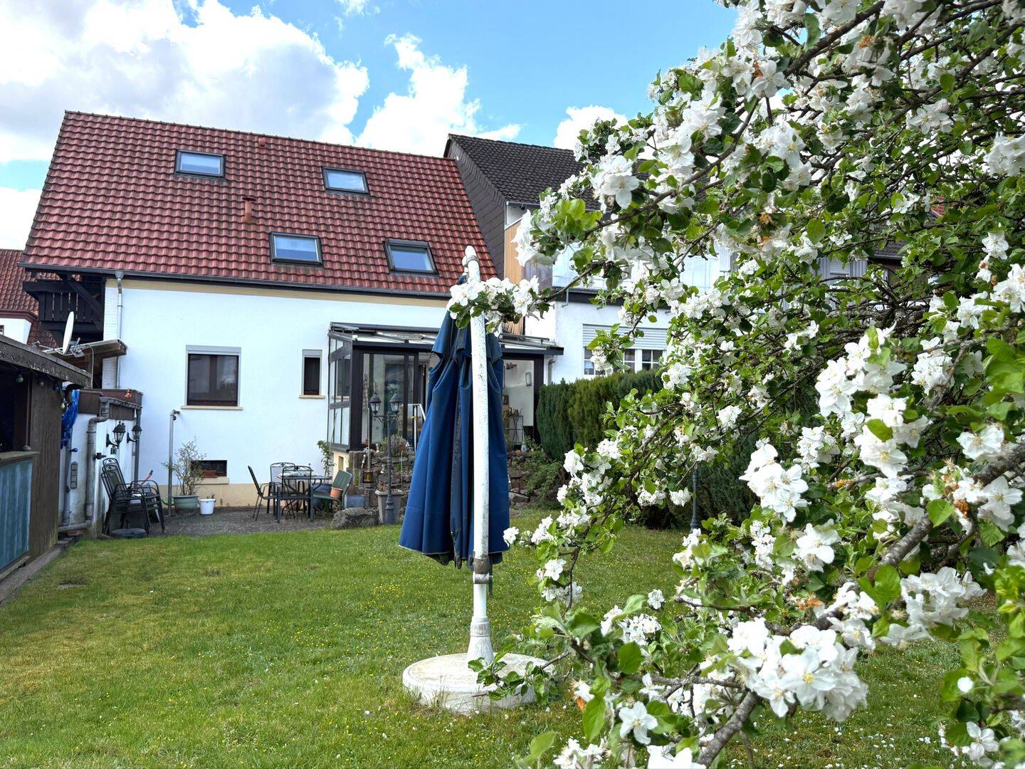 Attraktive Dachgeschosswohnung mit Charme in Zweifamilienhaus vielseitig nutzbar, 66424 Homburg