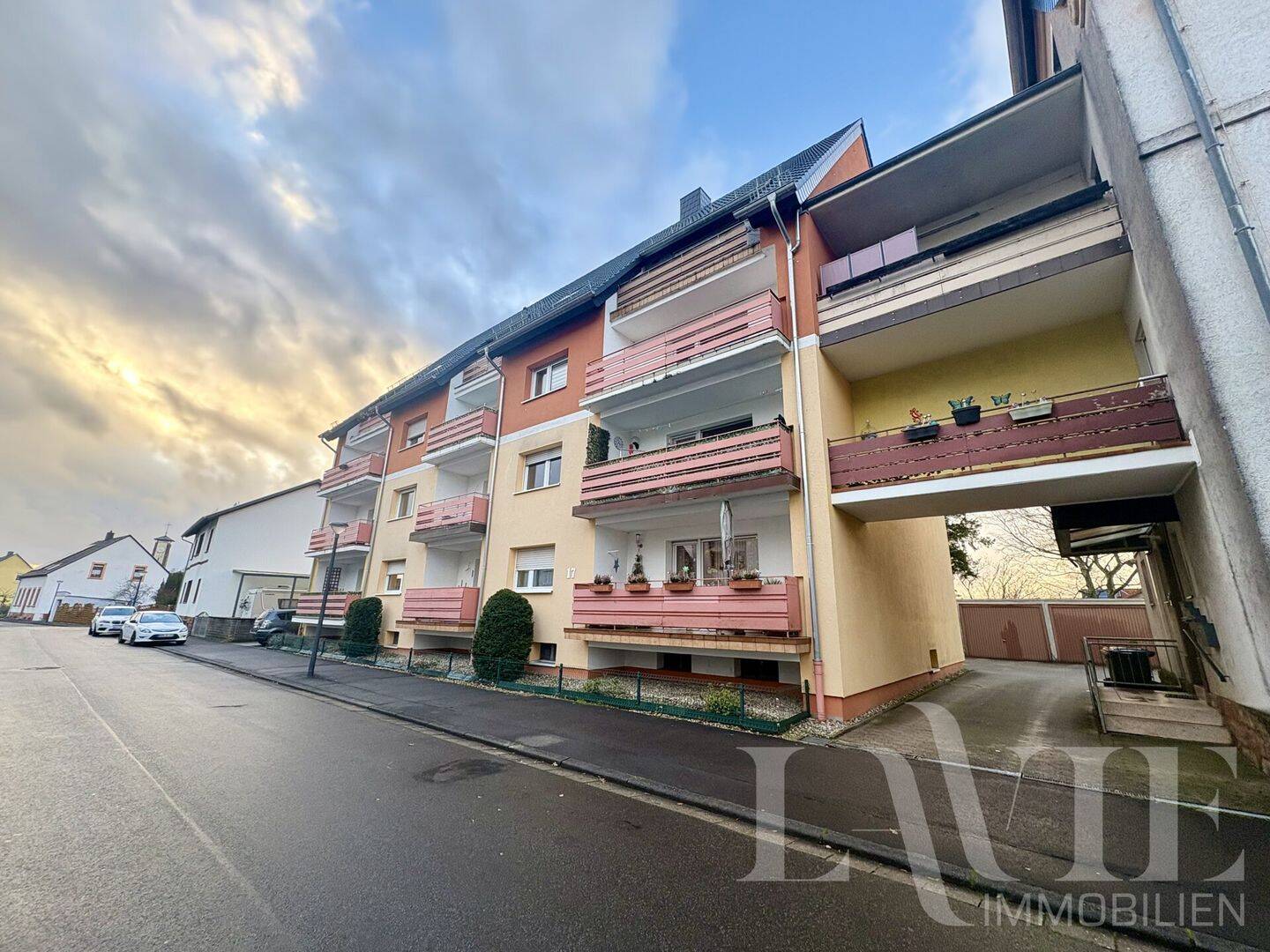 Gepflegte 82-m²-Eigentumswohnung mit Balkon, Garage und Kellerraum in Homburg-Beeden, 66424 Homburg