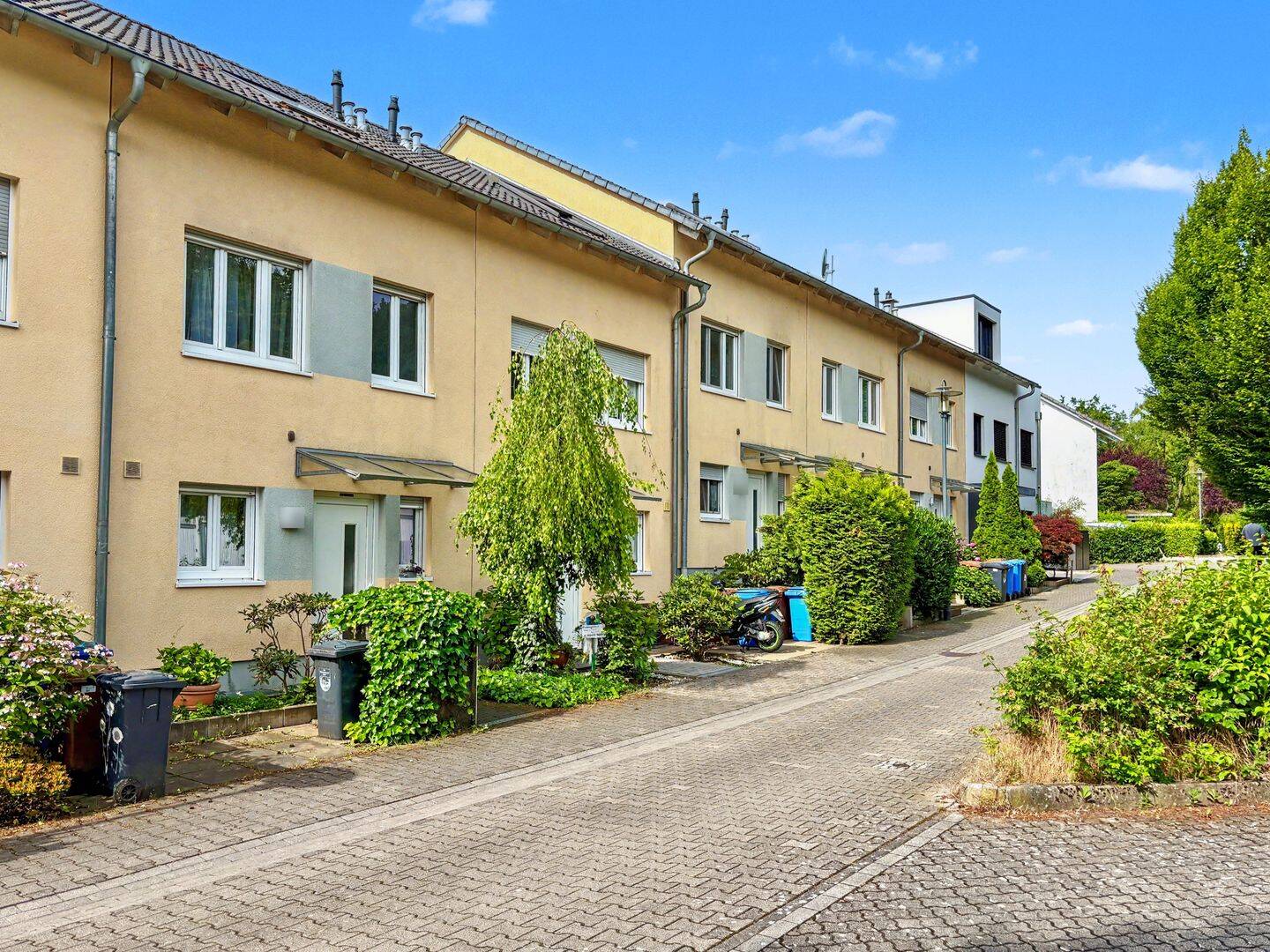 Raumwunder Reihenmittelhaus in absolut begehrter und ruhiger Wohnlage von Eschborn, 65760 Eschborn