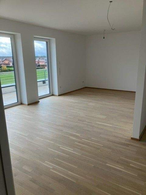 Große Dachgeschosswohnung mit Einbauküche, 85126 Münchsmünster