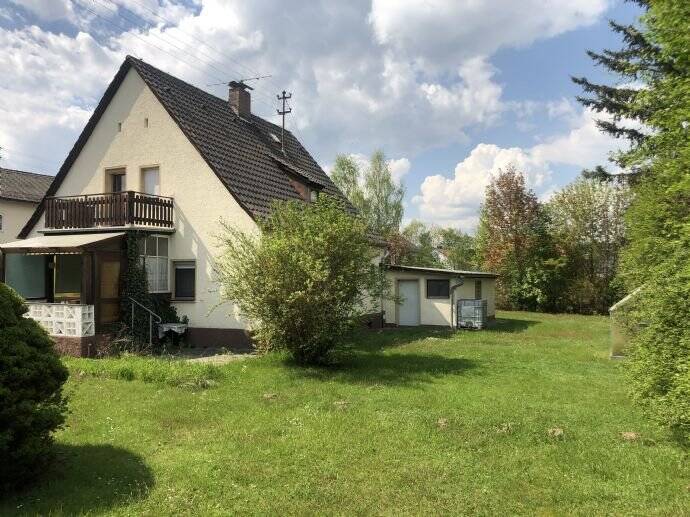 Komplettsanierungs- oder Abrissobjekt in Schnaittenbach mit großem Grundstück, 92253 Schnaittenbach