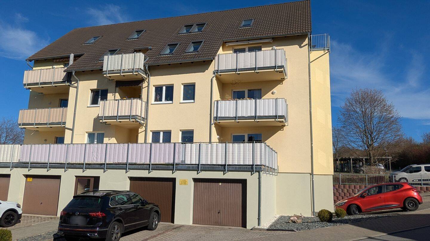 Charmante Maisonette-Eigentumswohnung mit Balkon, Garage und Stellplätzen, 8289 Schneeberg