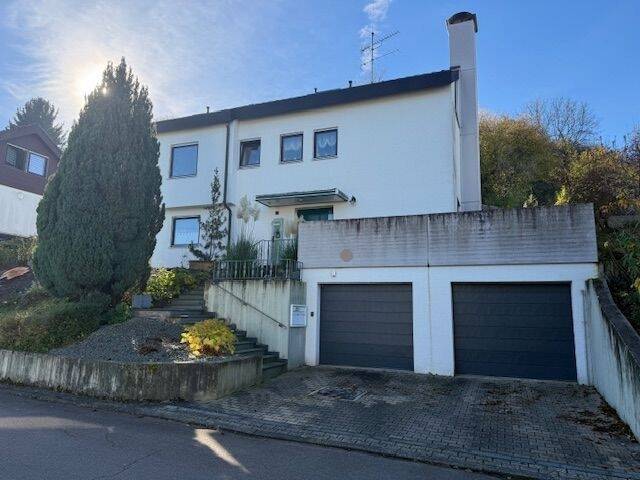 Attraktive Kaufgelegenheit! Großzüg. u. komfort. Einfam.-Haus mit 5,36 Ar Grdst., Einliegerwohn. u. Doppelgarage in reizv. Ortsrandlage!, 72636 Frickenhausen