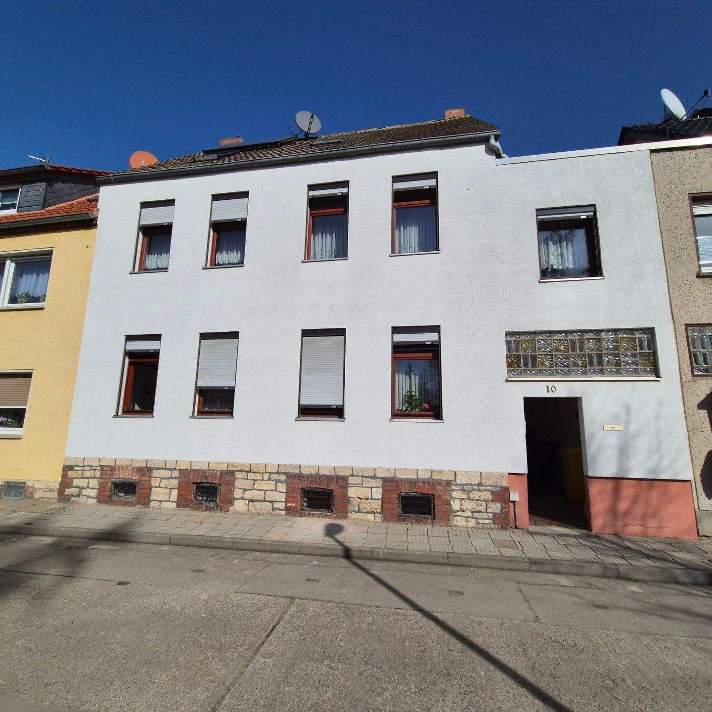 Wohnhaus, mit 7 Zimmer, 3 Bäder + 2x EBK und Nebengelaß, 38828 Wegeleben