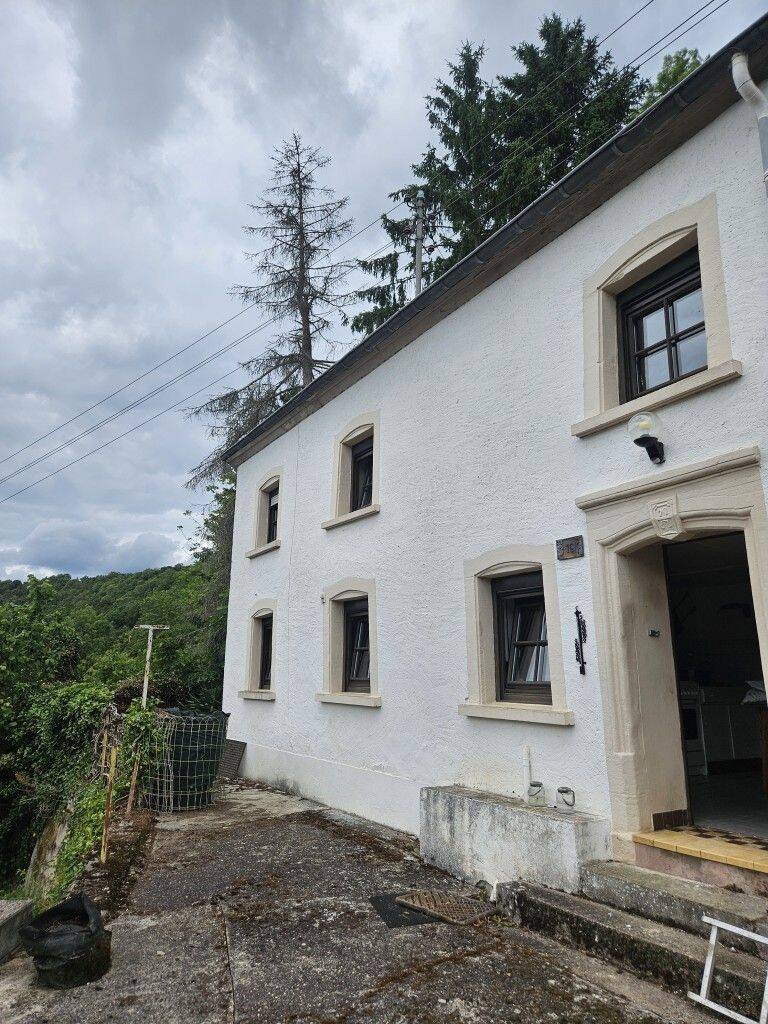 Historisches Einfamilien-/ Ferienhaus mit Denkmalcharakter und Waldgrundstück in Wallendorf, 54675 Ammeldingen an der Our