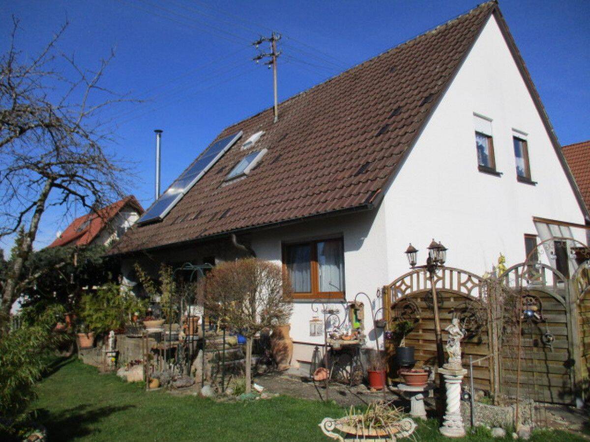 Top Rendite möglich – gepflegtes Einfamilienhaus in ruhiger Wohnlage mit Wohnrecht, 73571 Göggingen