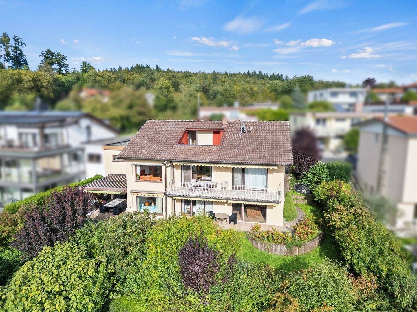 In ruhiger Lage – freistehendes Einfamilienhaus mit Einliegerwohnung mit Teilsee- und Bergsicht, 88718 Daisendorf