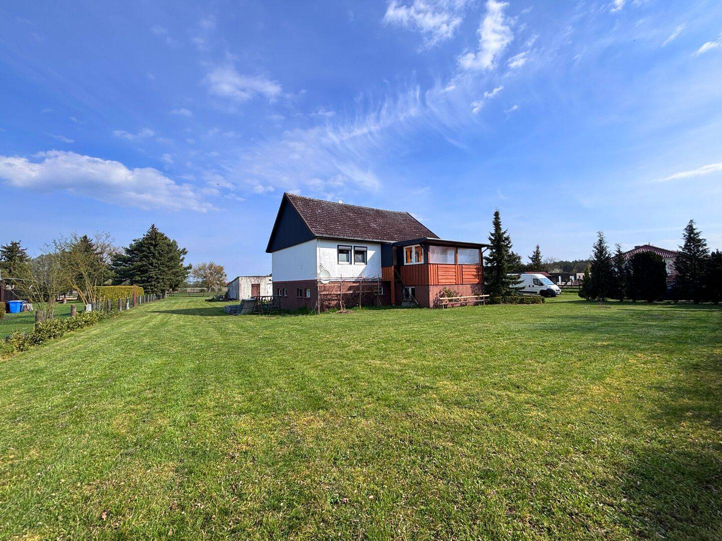 Freistehendes Einfamilienhaus mit Ausbaupotenzial und großem Grundstück, 39596 Arneburg