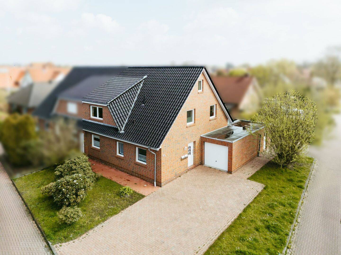 Ein- oder Zweifamilienhaus: Großzügige Doppelhaushälfte in ruhiger Lage von Conrebbersweg – Emden, 26721 Emden (Barenburg Conrebbersweg Früchteburg Harsweg Stadtzentrum)