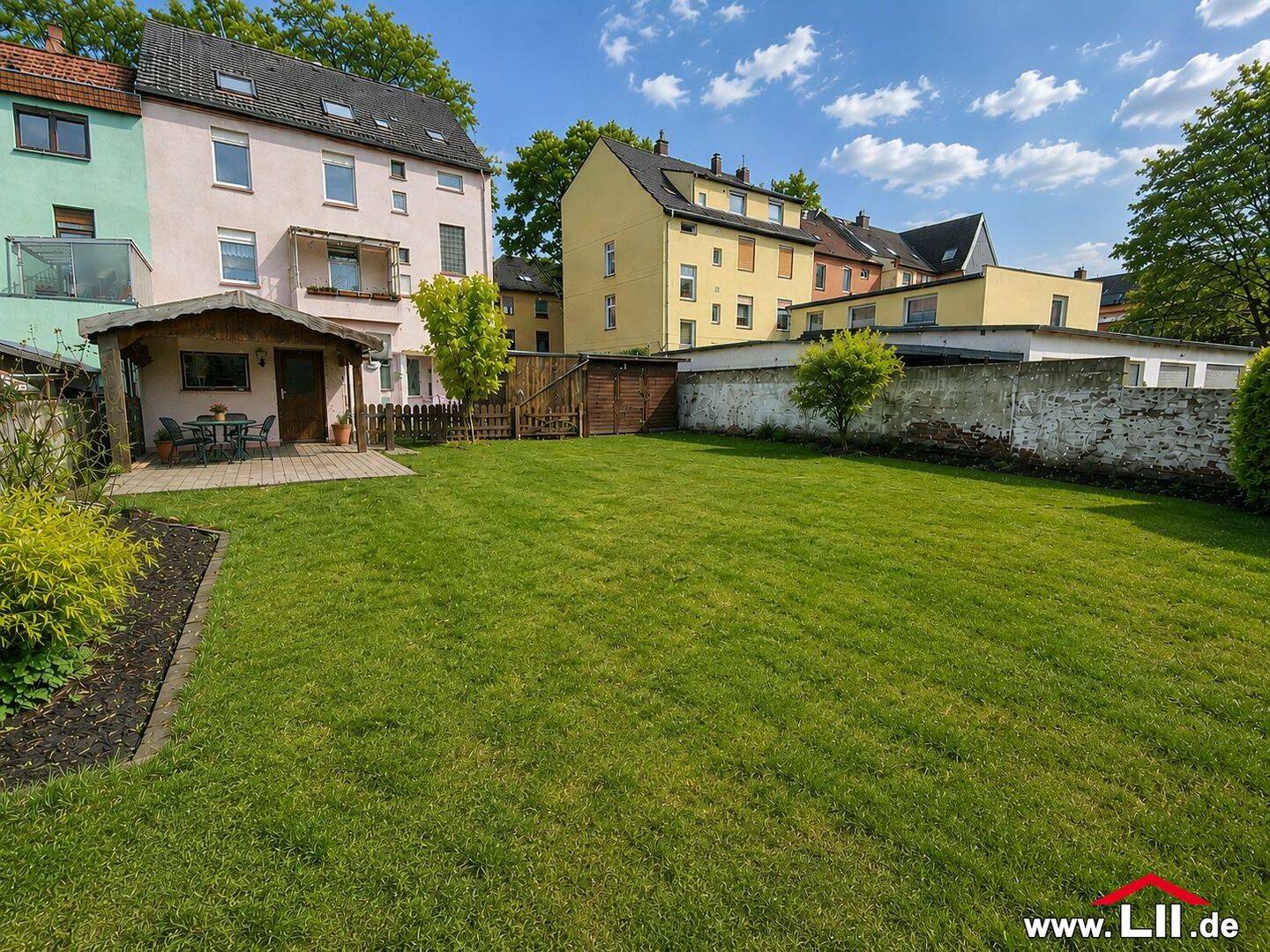 Mehrfamilienhaus mit attraktivem Grundstück und Garagen in Bochum-Werne, 44894 Bochum (Langendreer Werne)