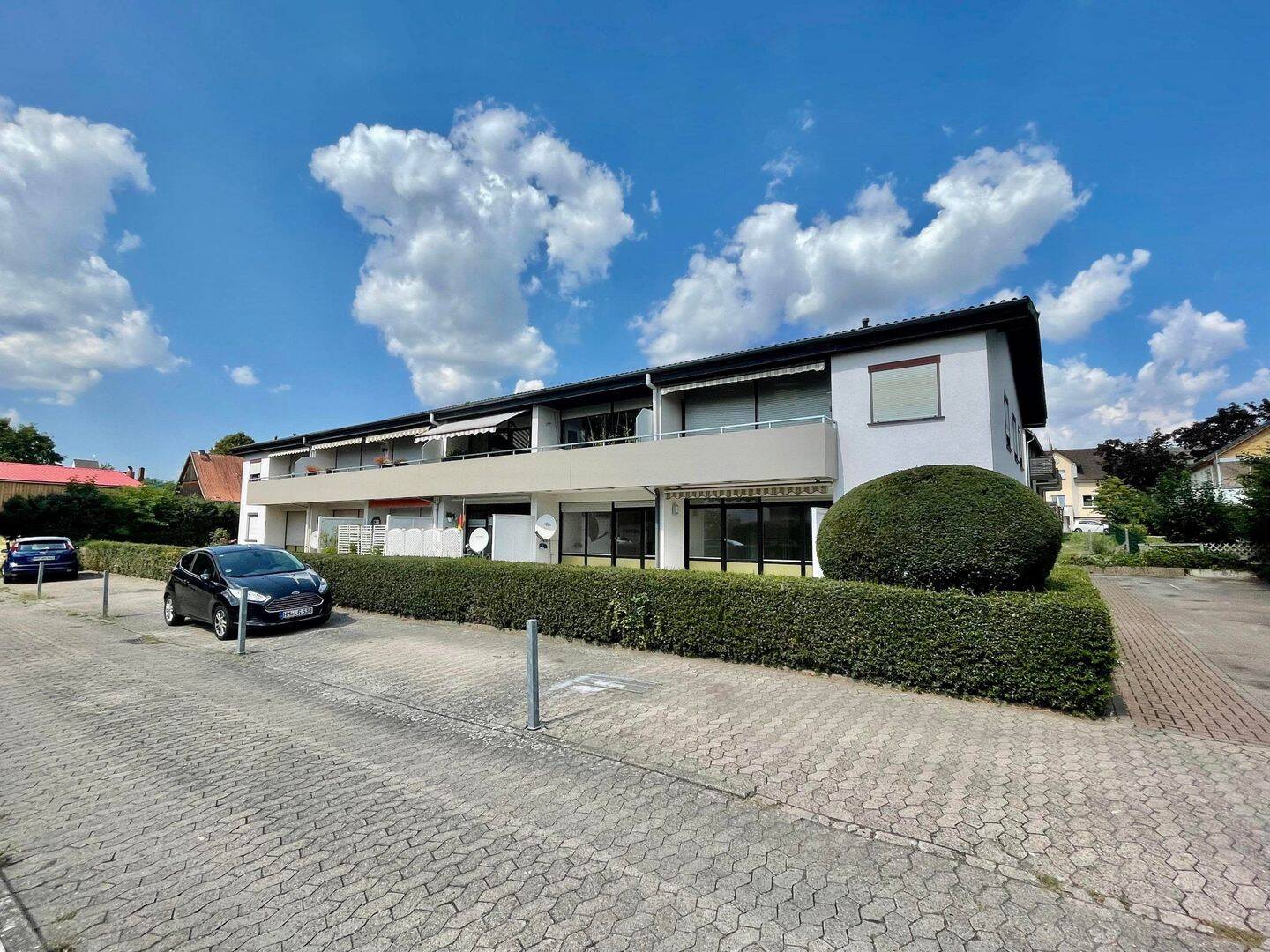 Gepflegte 3-Zimmer Eigentumswohnung mit großzügigem Grundriss, Balkon und eigener Solartechnik – ruhiges Wohnen nahe dem Kurpark, 31812 Bad Pyrmont