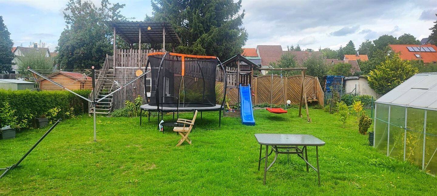 Viel Platz für Leben und Ideen – modernisierte Doppelhaushälfte mit großem Garten, 98646 Dingsleben