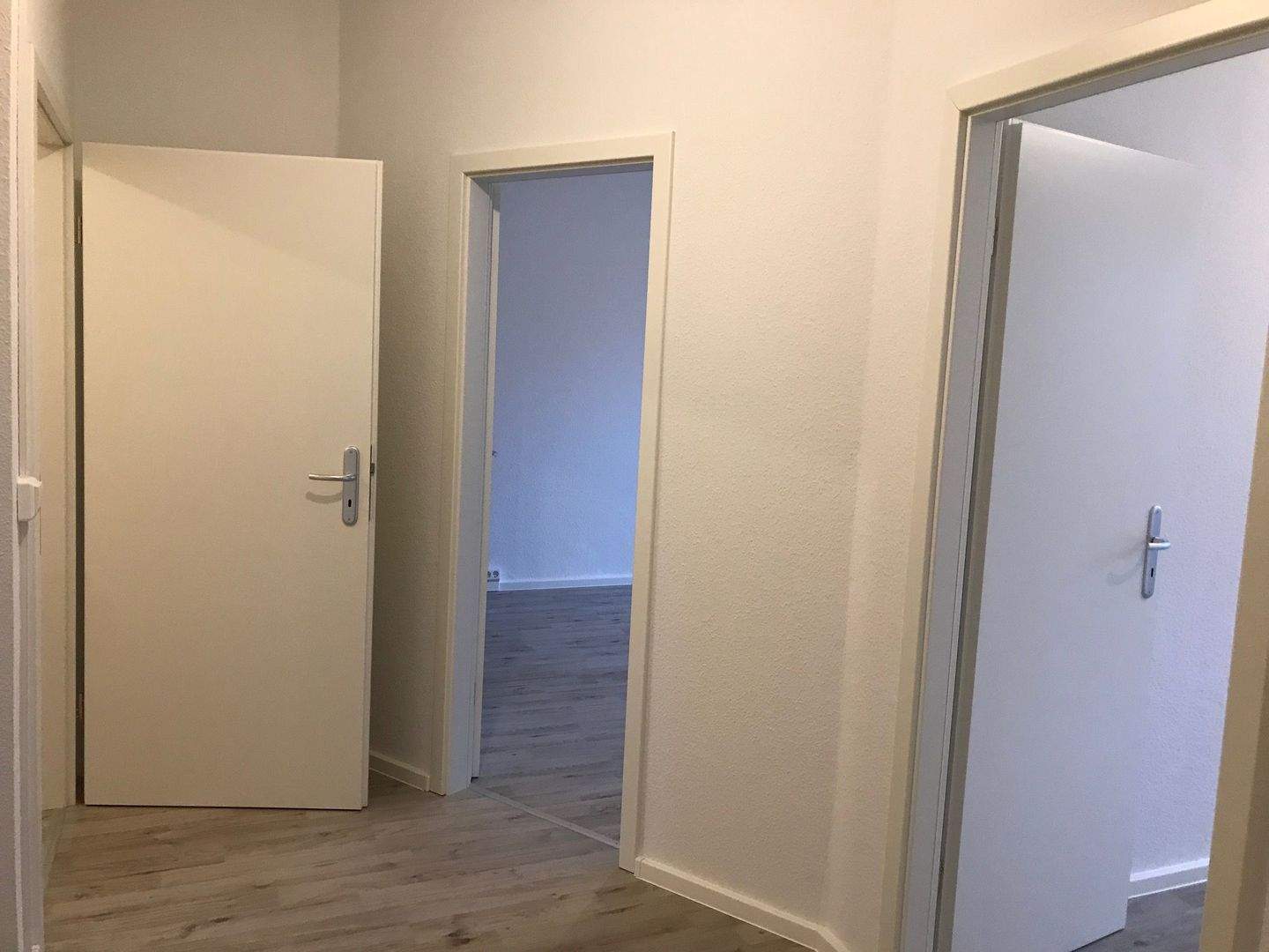 6-Zimmer-Wohnung mit 2 Balkonen, 8132 Mülsen