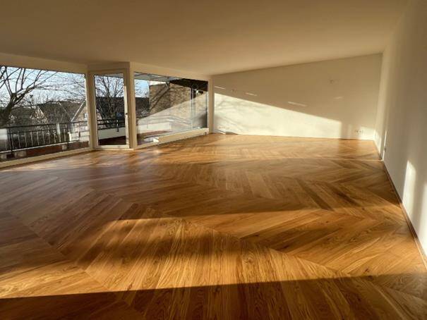 Sanierte 6-Zimmer-Eigentumswohnung über zwei Etagen! In Düsseldorf-Niederkassel, 40547 Düsseldorf (Lörick Niederkassel Oberkassel)