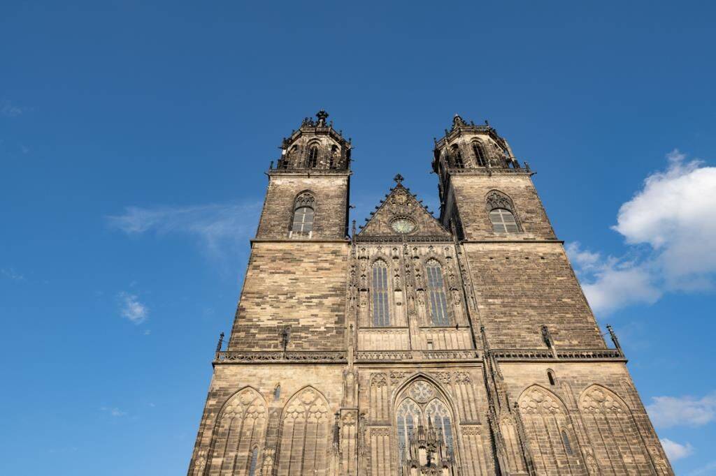 .. mit Blick über Magdeburg! / …offering stunning views across Magdeburg!