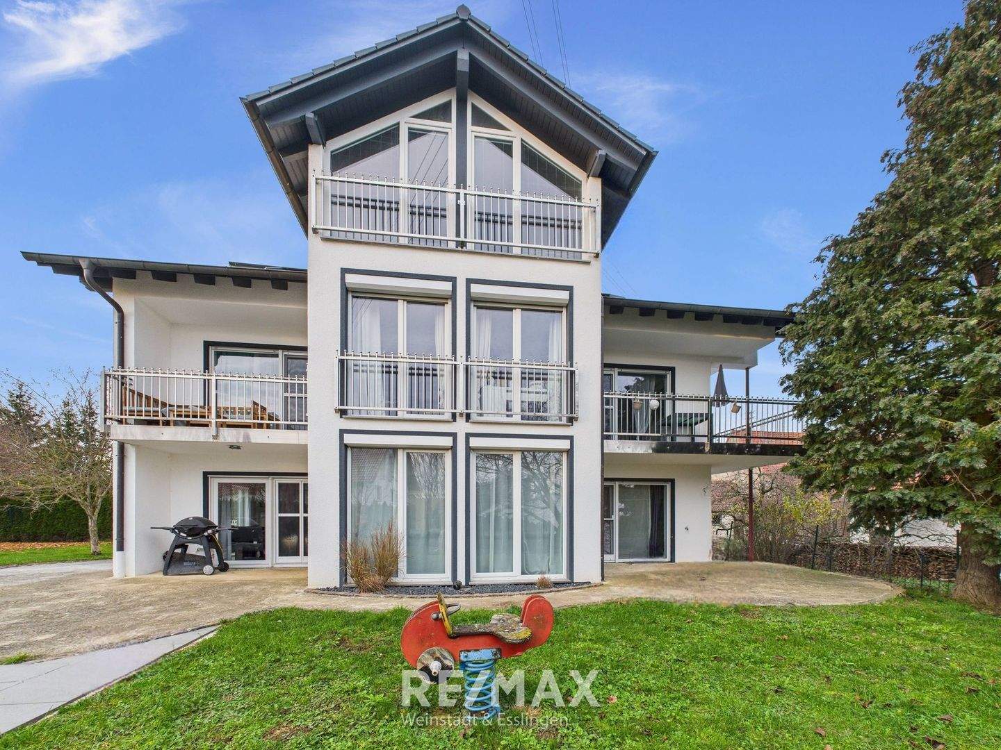 Einzigartiges Einfamilienhaus für die ganze Familie – 7 Schlafz., 2 Bäder, 344 m² Wfl. auf 1.807 m², 73485 Tannhausen