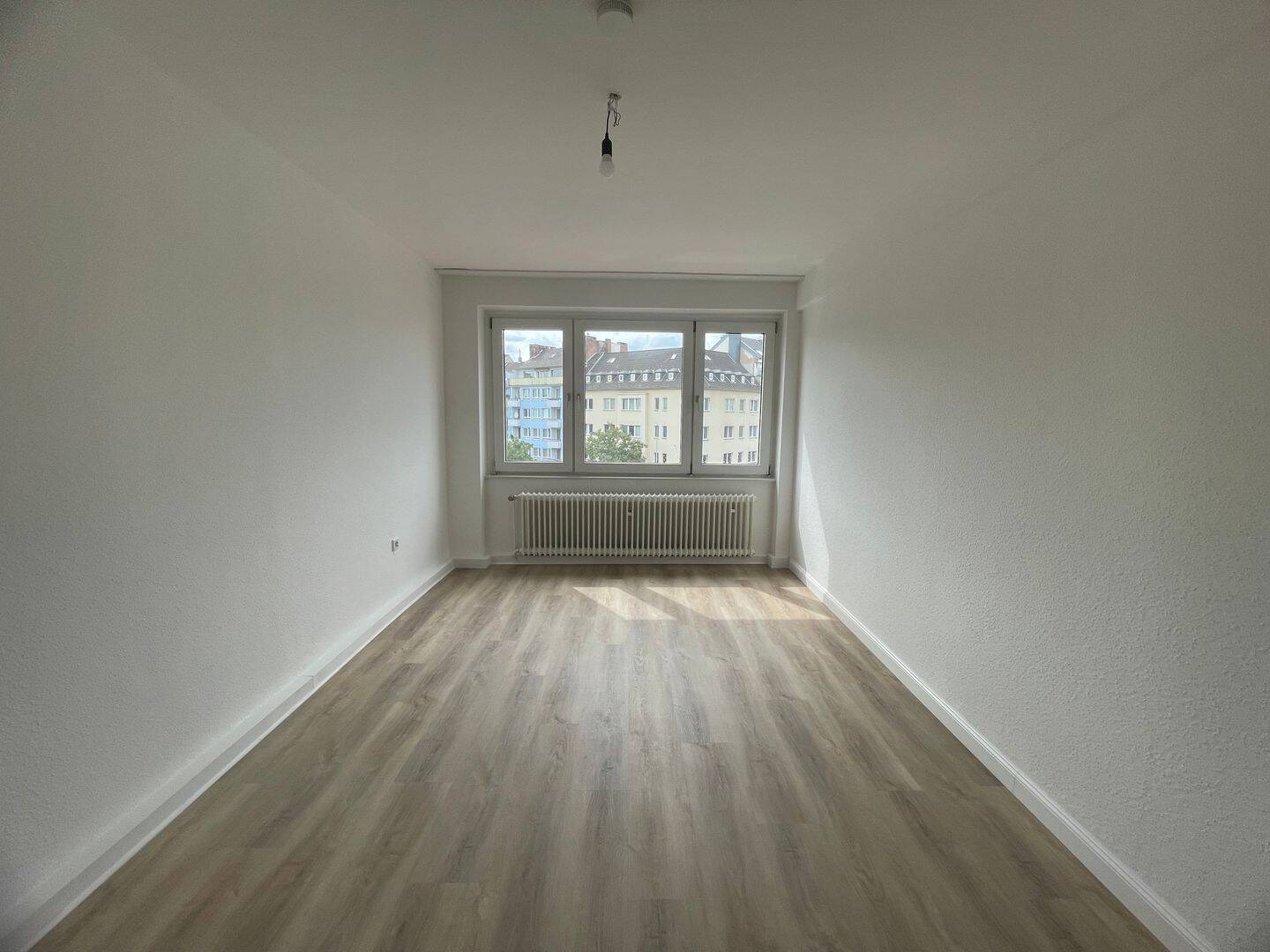 Urbane Lage! Renovierte 2-Zi-Whg mit Wohnküche & Balkon, 40210 Düsseldorf (Friedrichstadt Stadtmitte)