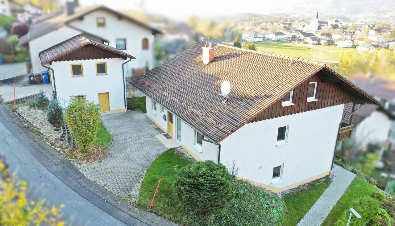 Großes Einfamilienhaus mit neuwertiger Heizung und neuwertigen Fenstern in ruhiger Lage von Thurmansbang zu verkaufen, 94169 Thurmansbang