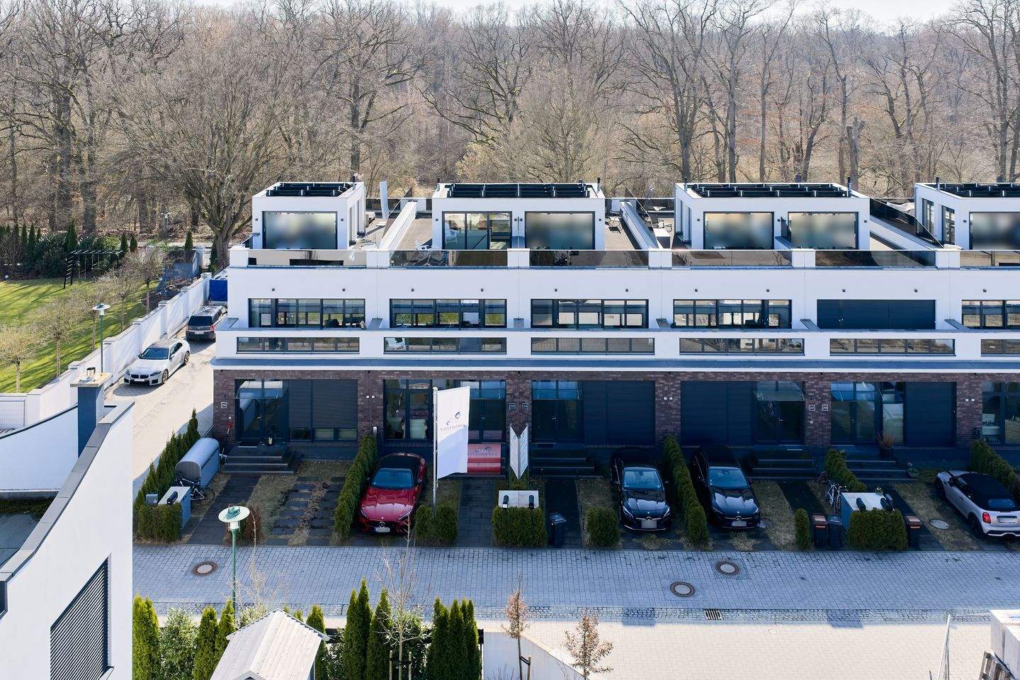 Ein besonderes Zuhause: Stilvolles Townhouse im Villenpark Groß Glienicke, 14476 Potsdam