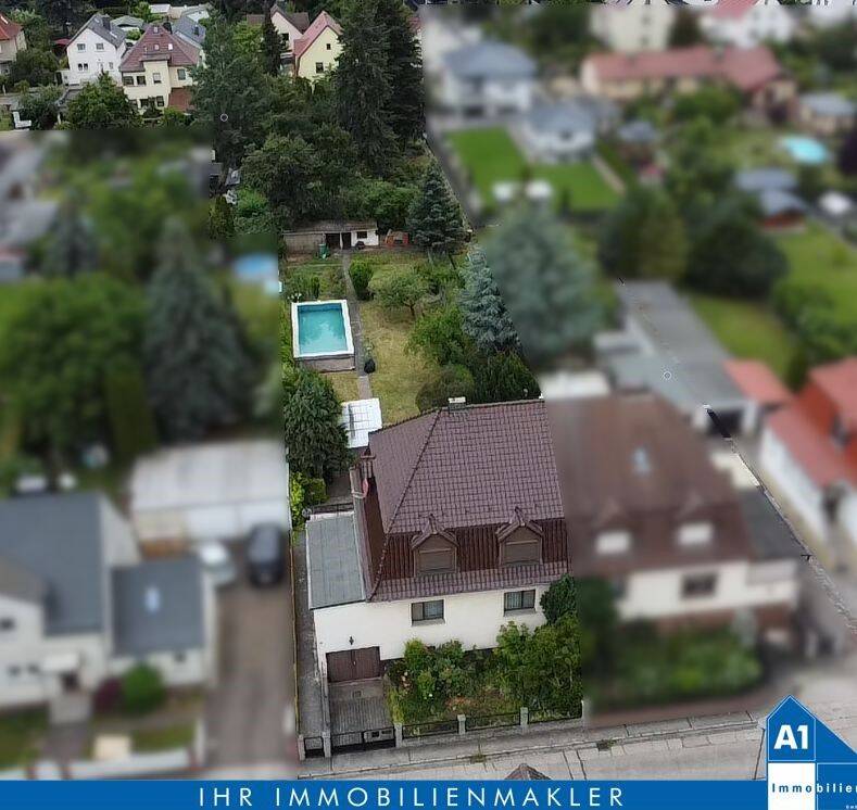 Einfamilienhaus mit Tiefgarage und großem Außenpool im Süd-Osten von Halle (Saale), 6112 Halle (Saale)