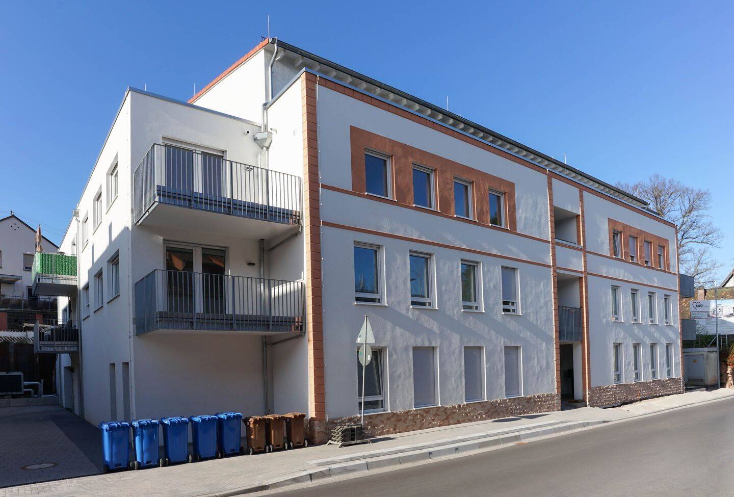 NEUBAU-ERSTBEZUG: ALTERS- / BEHINDERTENGERCHTES WOHNEN MIT TOLLER AUSSTATTUNG, BALKON MITTEN IN HOCHSPEYER, 67691 Hochspeyer
