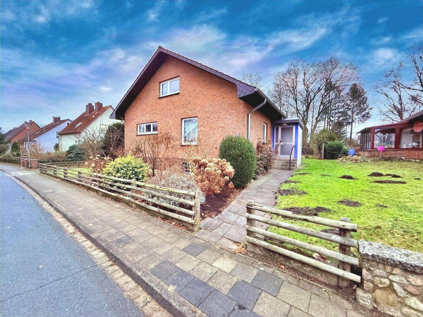 Lebensfrohes Einfamilienhaus für die gesamte Familie ausgestattet mit Garten/Garage/Vollkeller teilmodernisiert, 29614 Soltau