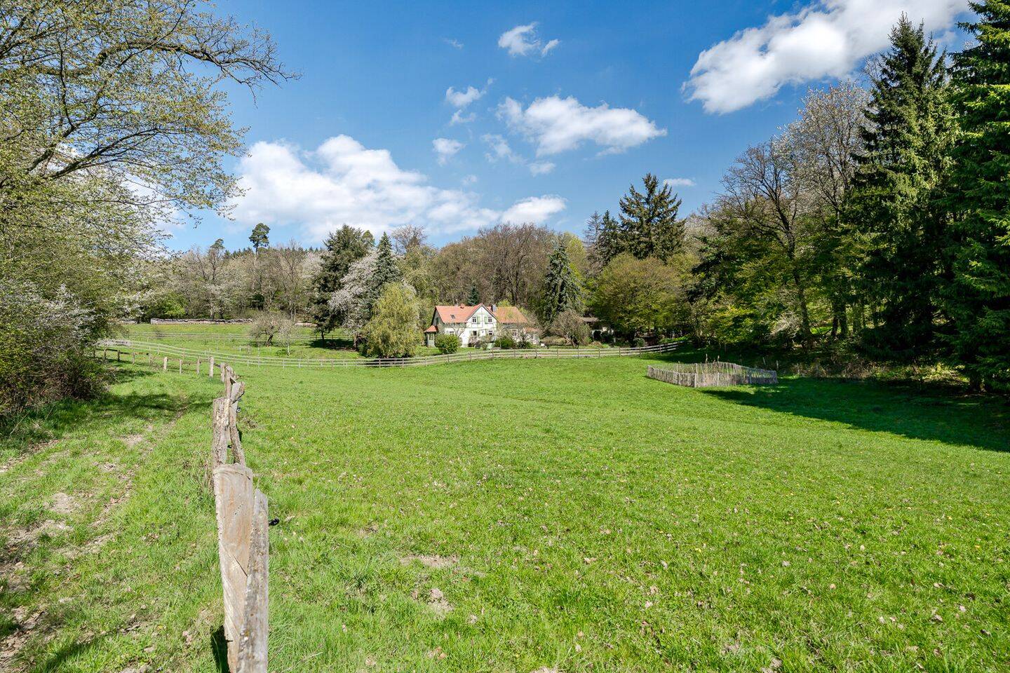Landhaus in Alleinlage im Taunus – Idylle pur – separates Gästehaus, nur 40 Min. bis Frankfurt, 61279 Grävenwiesbach