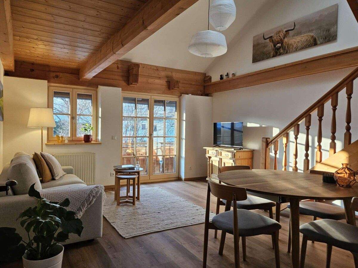 Möblierte 3-Zimmer-Wohnung mit Balkon in Tuntenhausen, 83104 Tuntenhausen