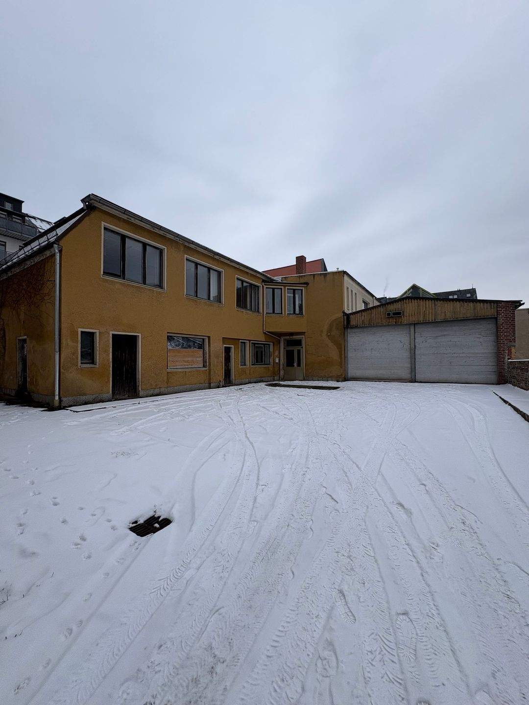 Gewerbehaus mit ehemaliger Kfz-Werkstatt, 9130 Chemnitz (Hilbersdorf Sonnenberg Yorckgebiet Zentrum)