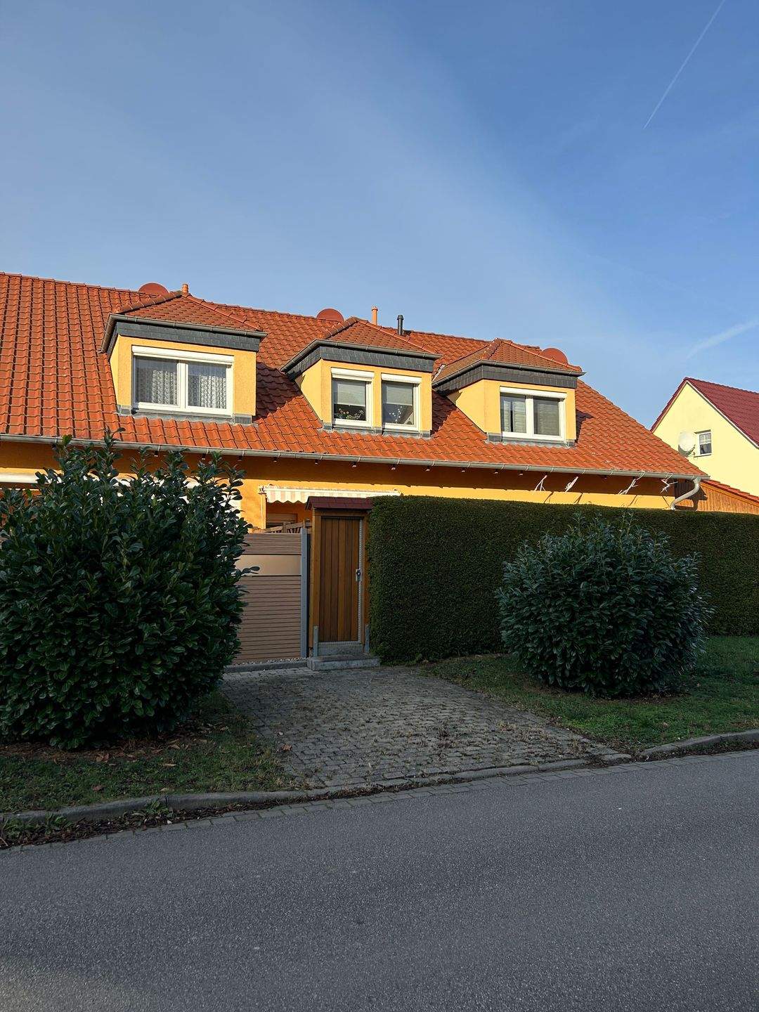 Einziehen & Wohlfühlen! Modernes Reihenhaus in Erfurt-Mittelhausen – ideal für kleine Familien, 99095 Erfurt (Mittelhausen Schwerborn Stotternheim)