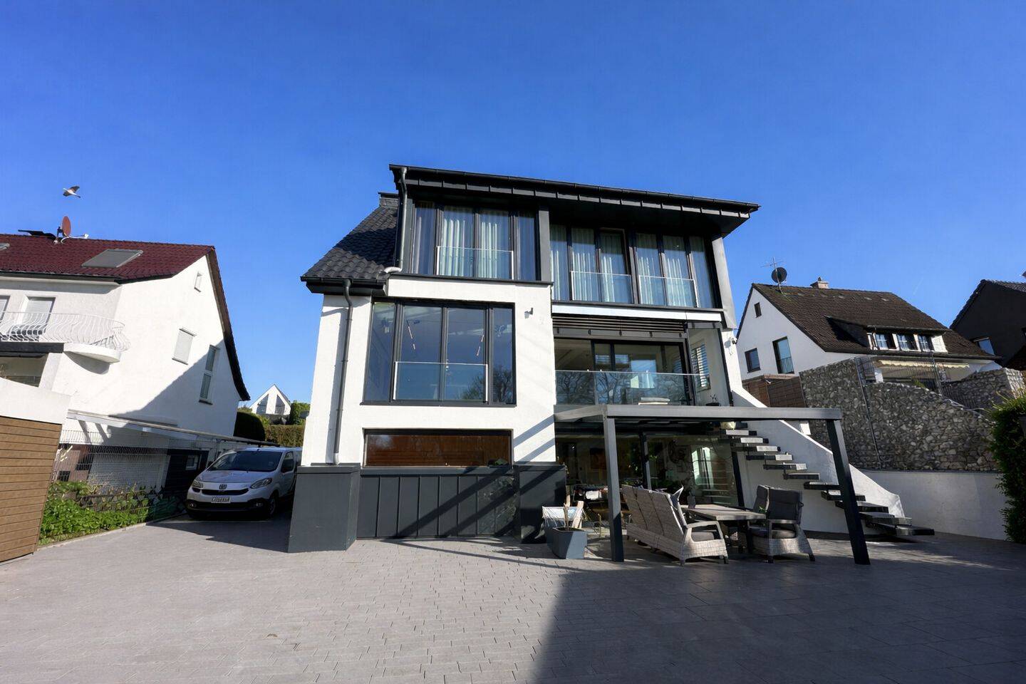 Luxuriös: kernsaniertes Einfamilienhaus mit atemberaubendem Ausblick, Indoorpool, Sauna und Garage, 42719 Solingen (Gräfrath Merscheid Solingen-Mitte Wald)