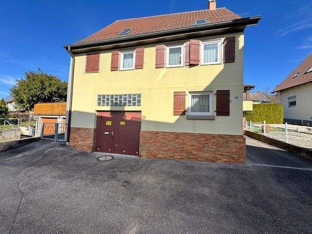 Haus mit Geschichte, in außergewöhnlichem gutem Zustand, mit Garten und 2 Garagen, 73275 Ohmden