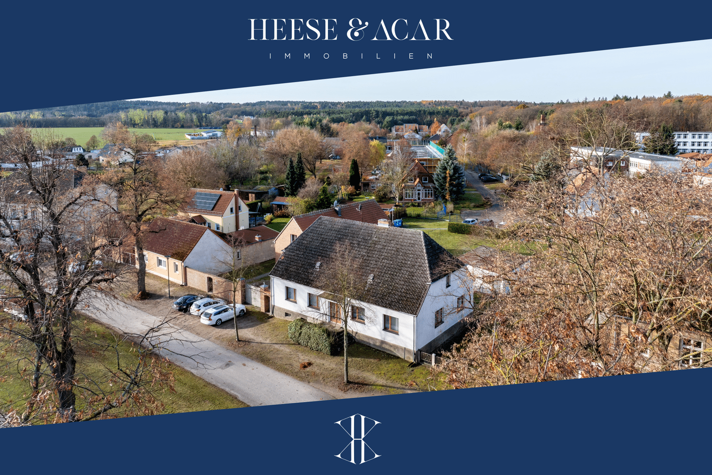 Geräumiges Einfamilienhaus & 2 Garagen auf großem Grundstück vis a vie zum Schlosspark Neuhardenberg, 15320 Neuhardenberg