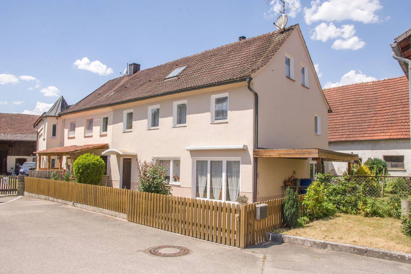 Gepflegte Doppelhaushälfte in Pilsting – zentrumsnah, 94431 Pilsting