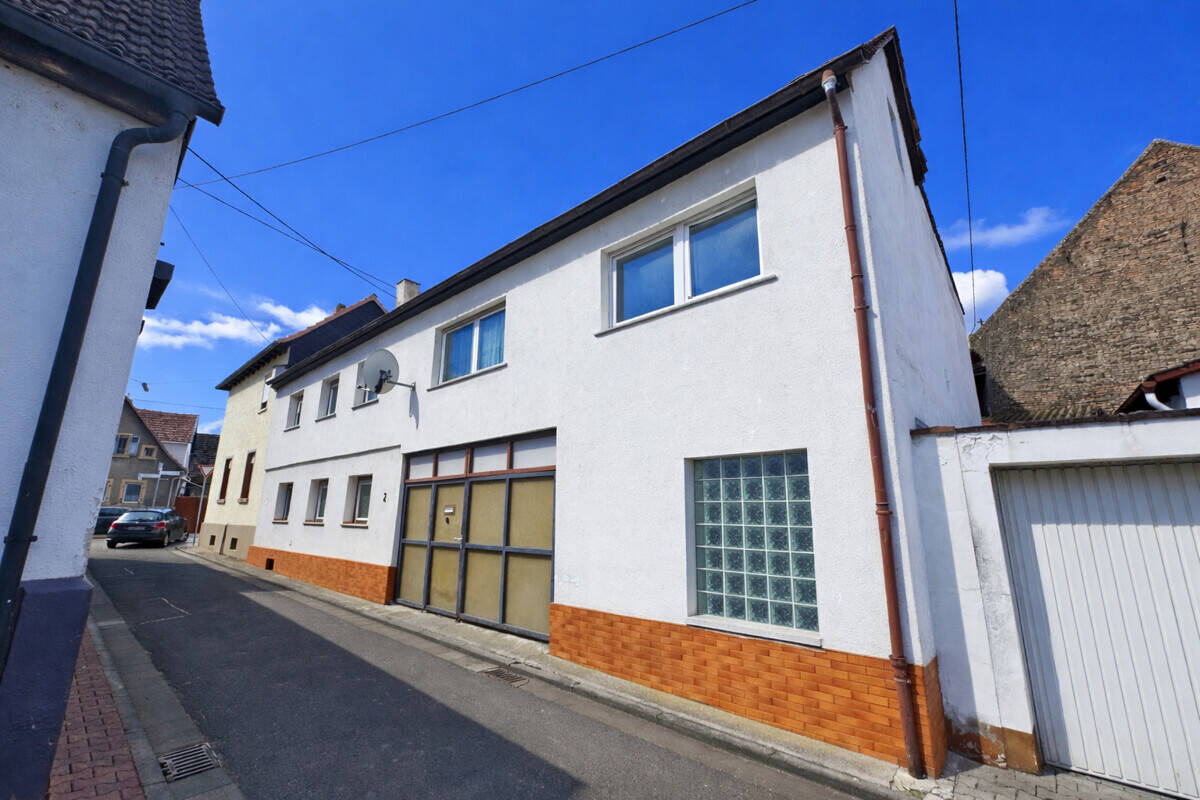 Einfamilienhaus mit Hof und Garage, 67575 Eich